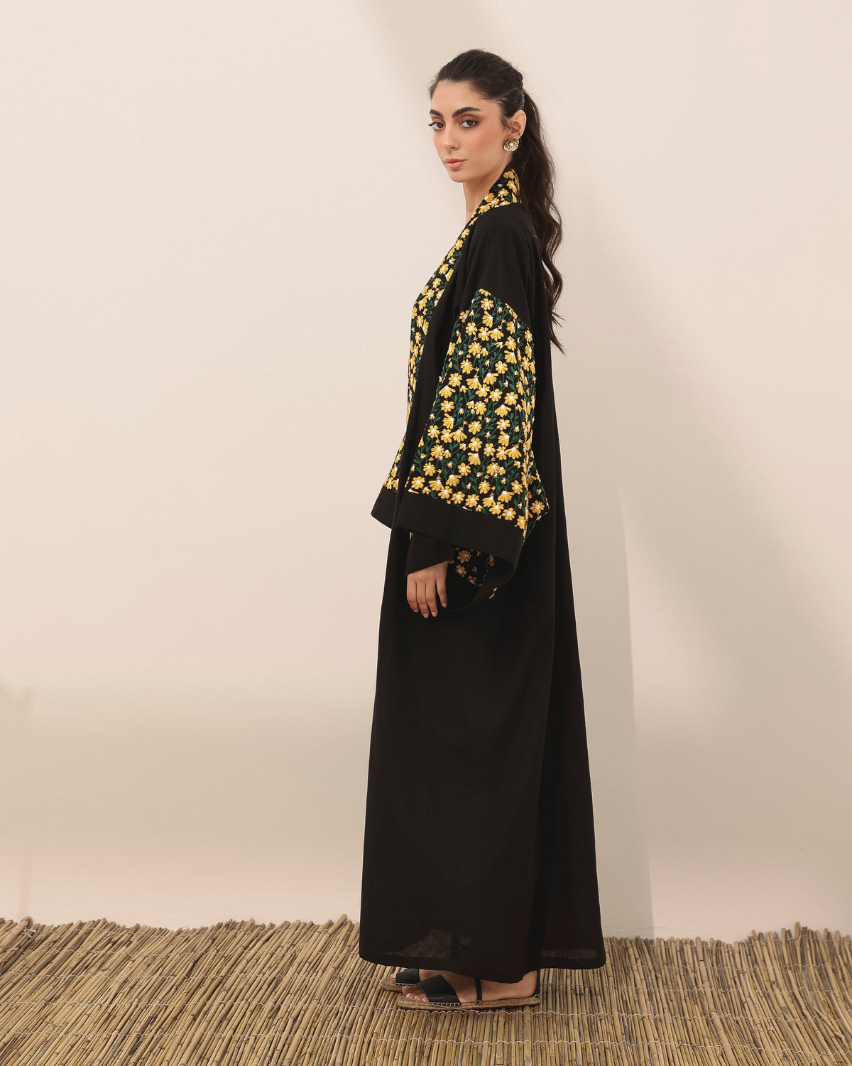 Kimono style linen abaya with daisy embroidered flowers