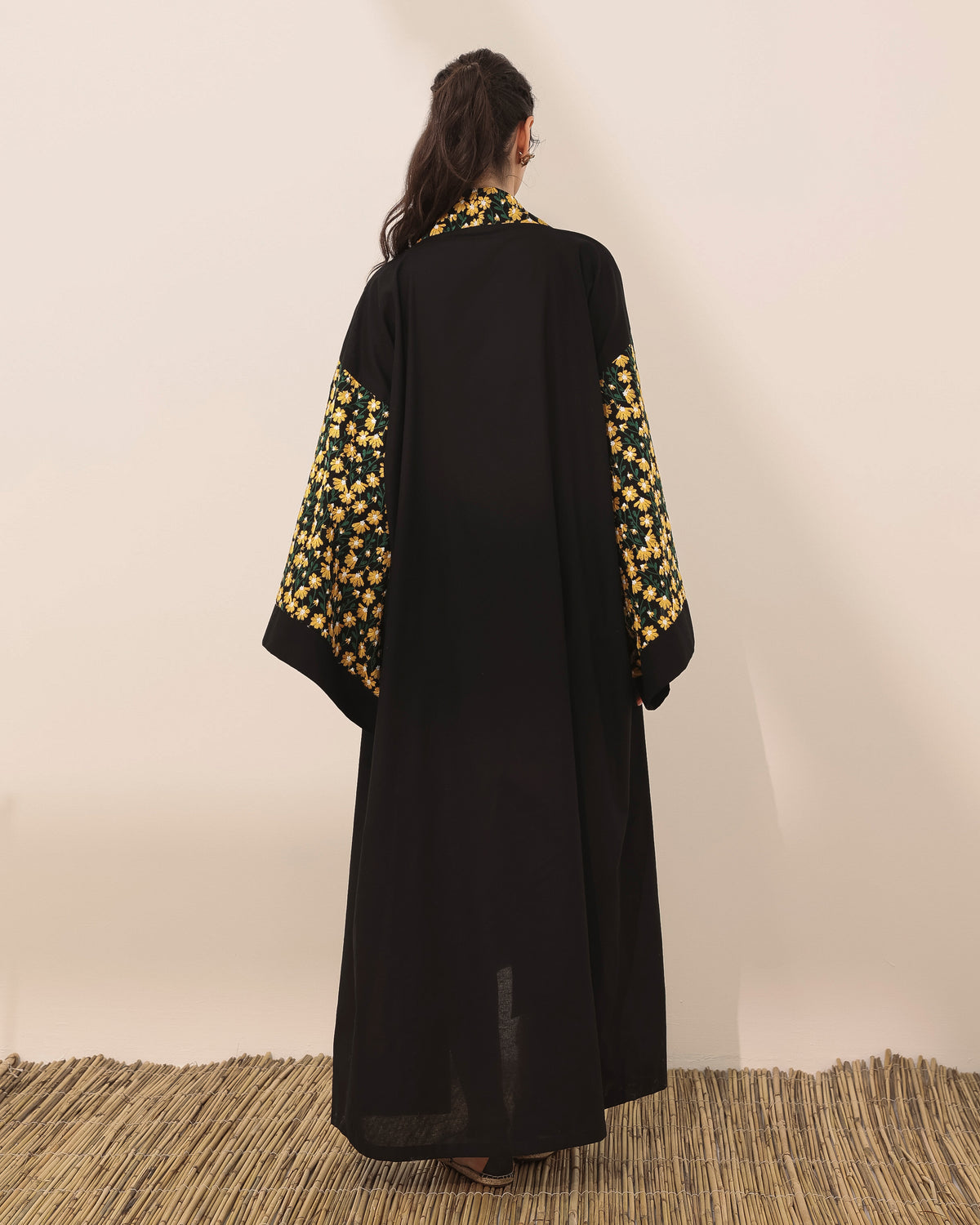 Kimono style linen abaya with daisy embroidered flowers