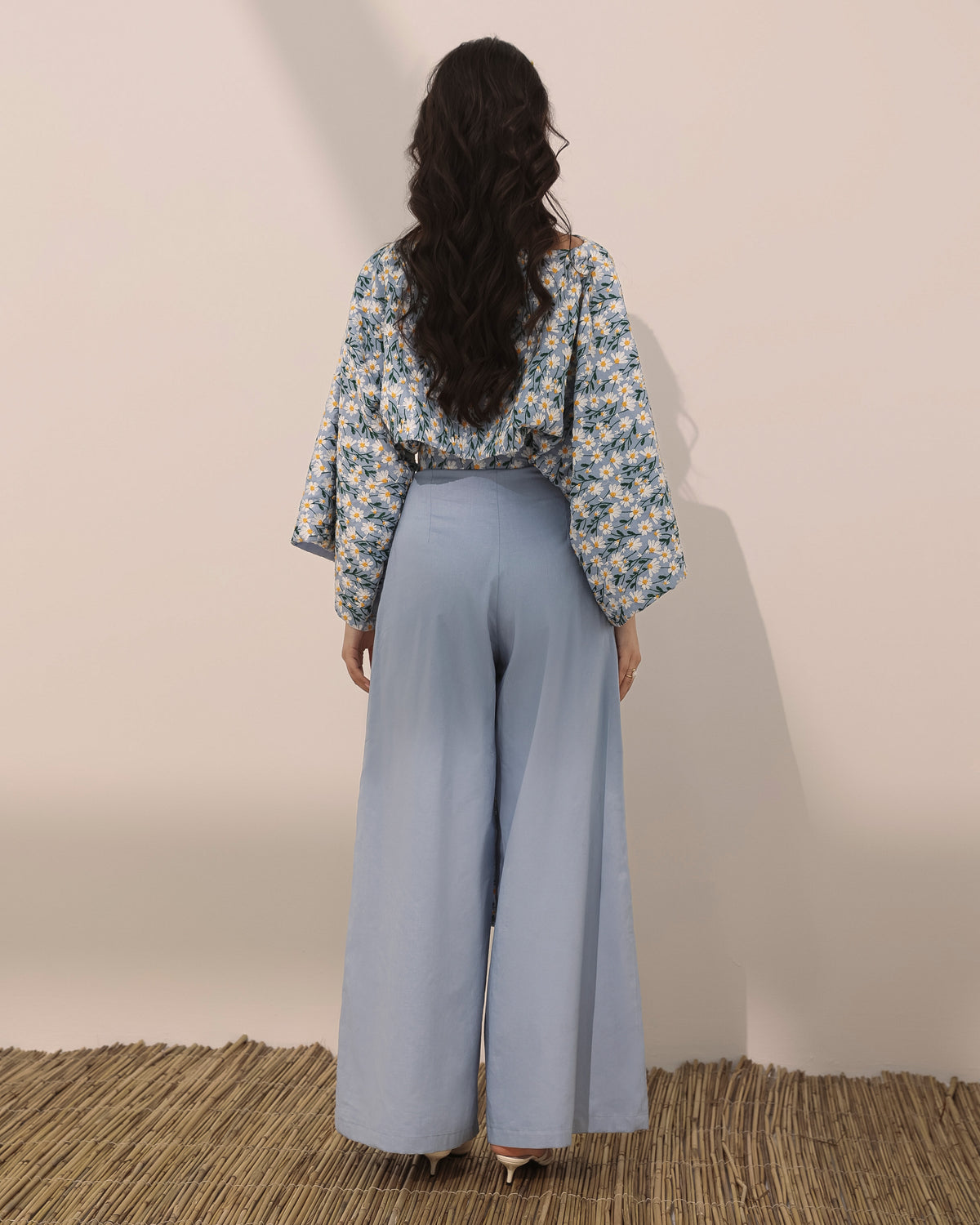 Wide legged plain linen pants with belt