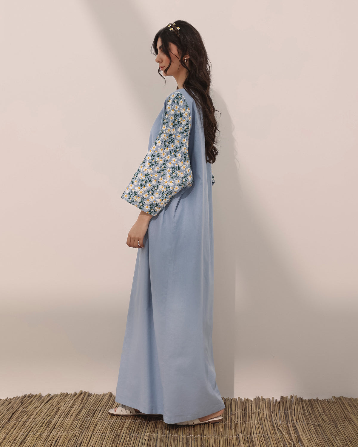 Linen kaftan w/ raglan embroidered daisy flowers on sleeves