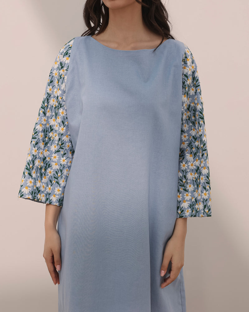 Linen kaftan w/ raglan embroidered daisy flowers on sleeves