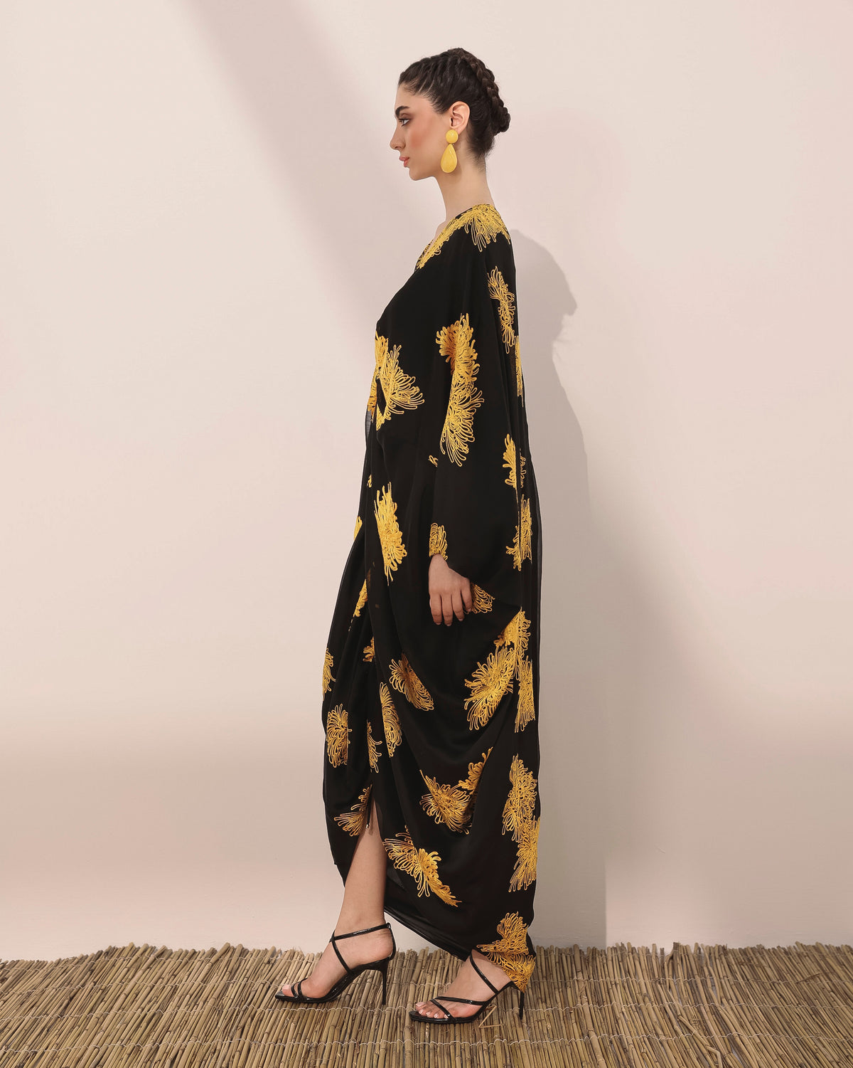 Mariposa kaftan w/ middle gathering in wrinkled chiffon and mums flower print