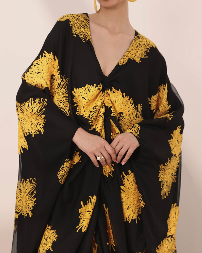 Mariposa kaftan w/ middle gathering in wrinkled chiffon and mums flower print