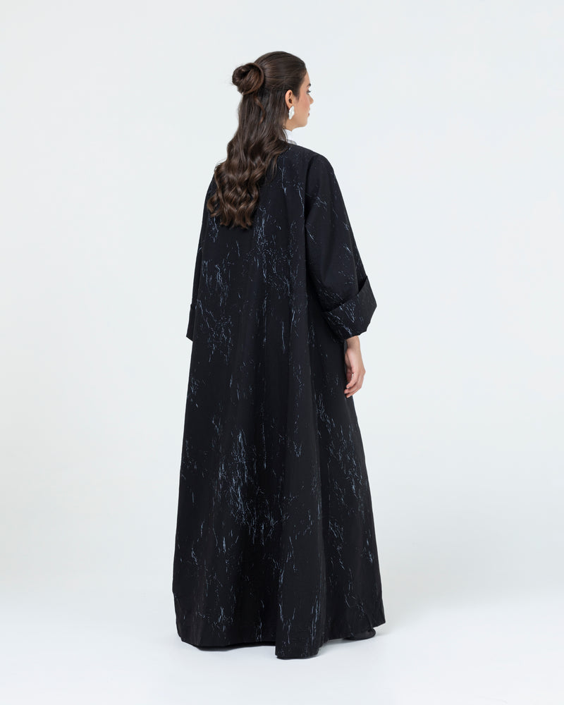 Classic abaya with folded sleeve cuff in crushed two toned light fabric