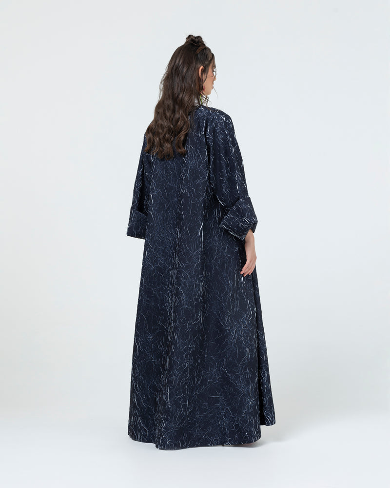 Classic abaya with folded sleeve cuff in crushed two toned light fabric