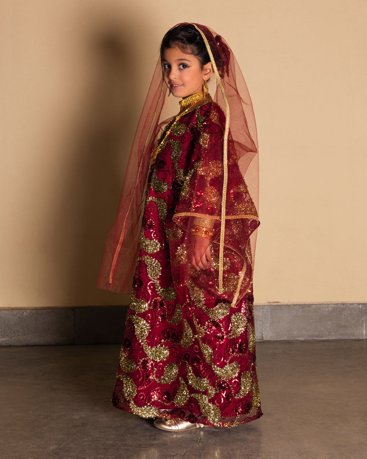 3D embroidered tulle thoub with inner silk lining