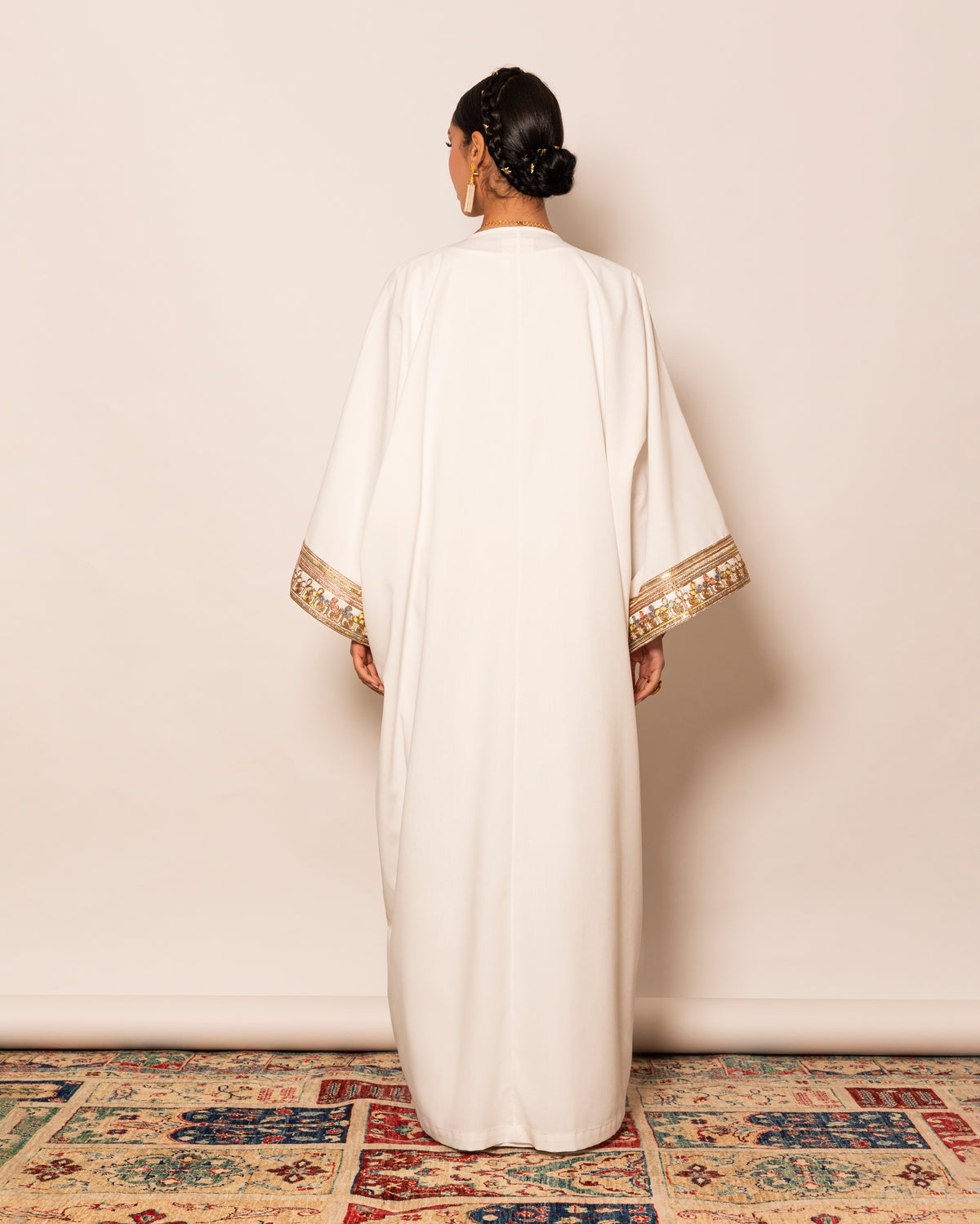 Classic linen abaya with embellished trimmings on sleeves