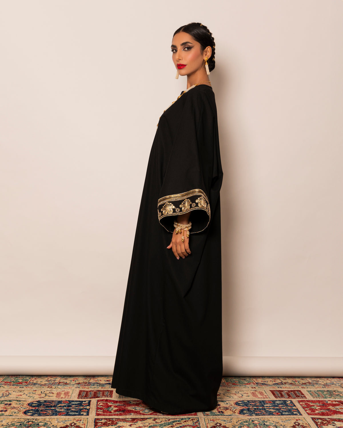 Classic linen abaya with embellished trimmings on sleeves