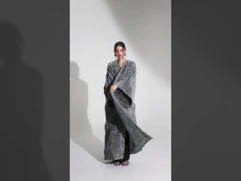 Classic T-cut abaya in metallic crushed pleated fabric